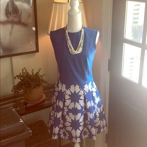 Alice+Olivia blue sleeveless blouse-size small